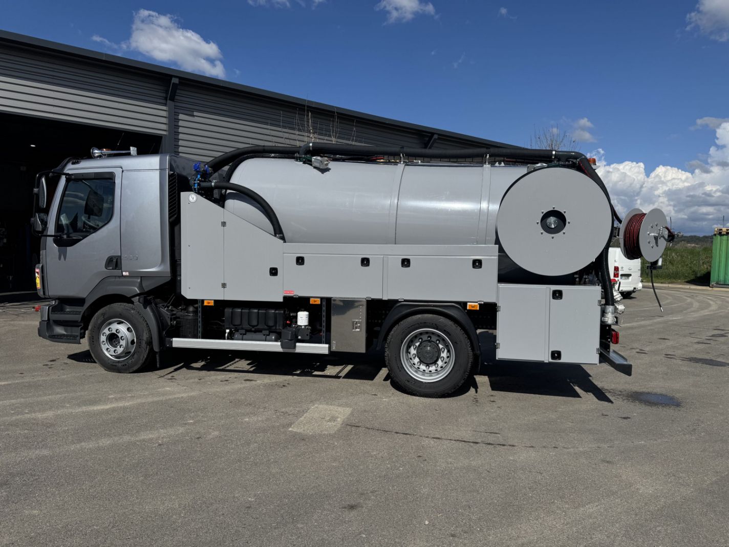 Hydrocureur 16T LJ TRUCKS assainissement fabrication neuf